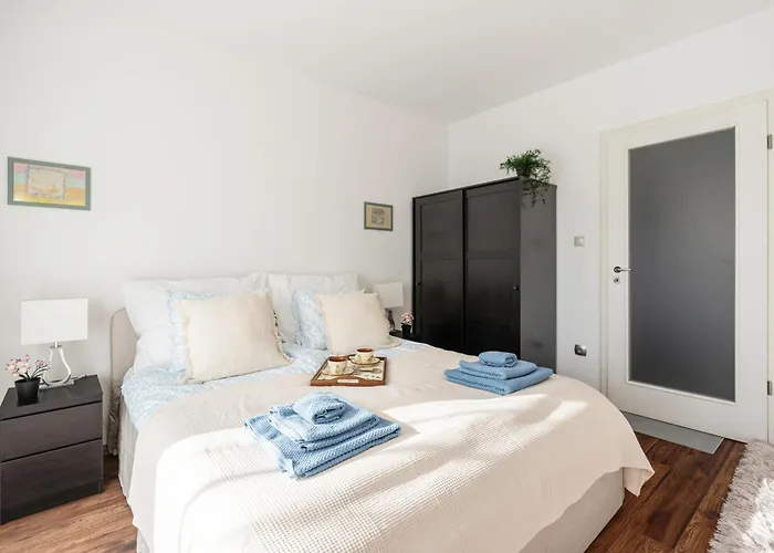 Molly\'S Apartment - 2 Bdrms, Terrace, Parking