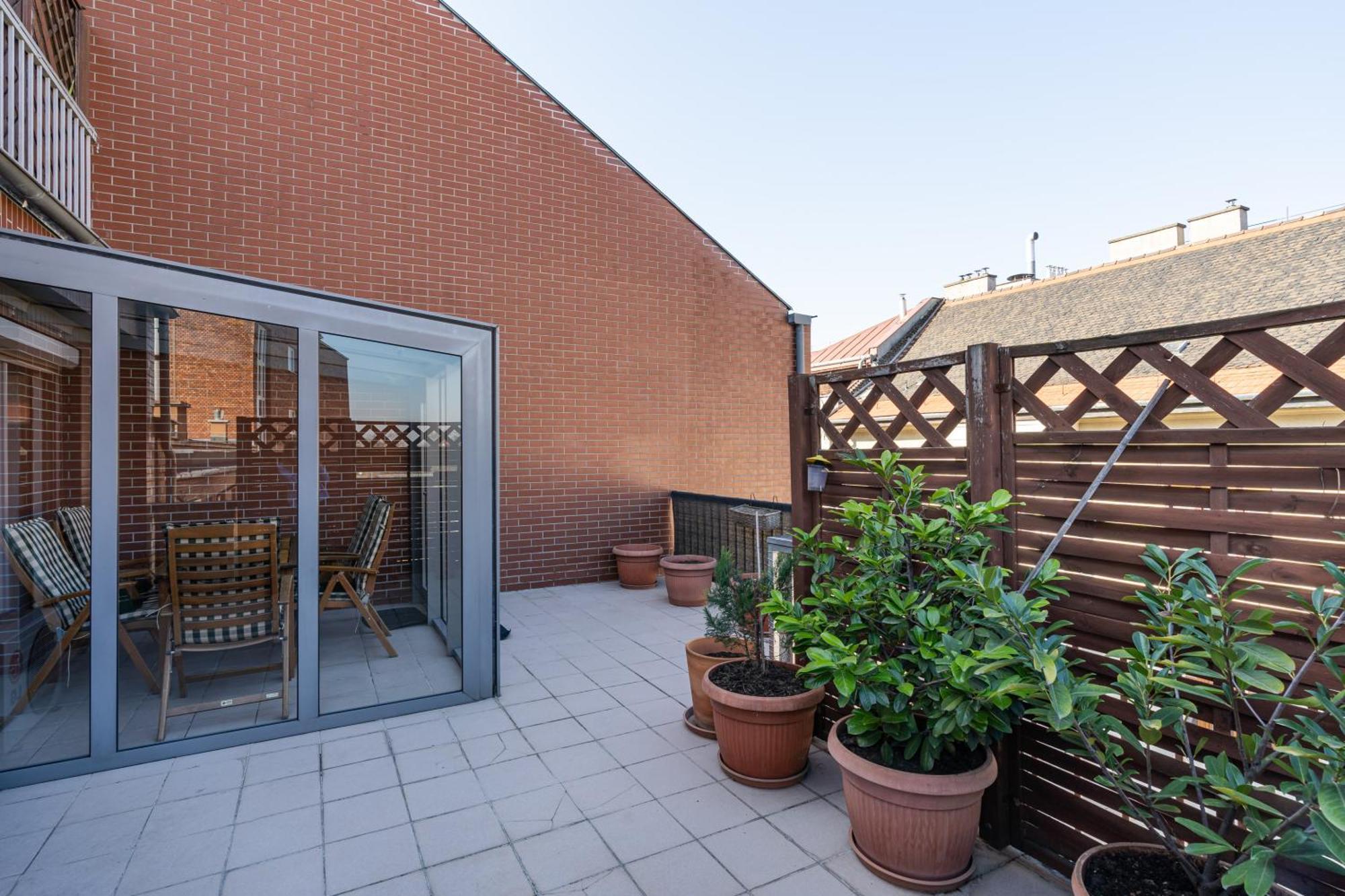 Molly's - 2 Bdrms, Terrace, Parking * Budapest