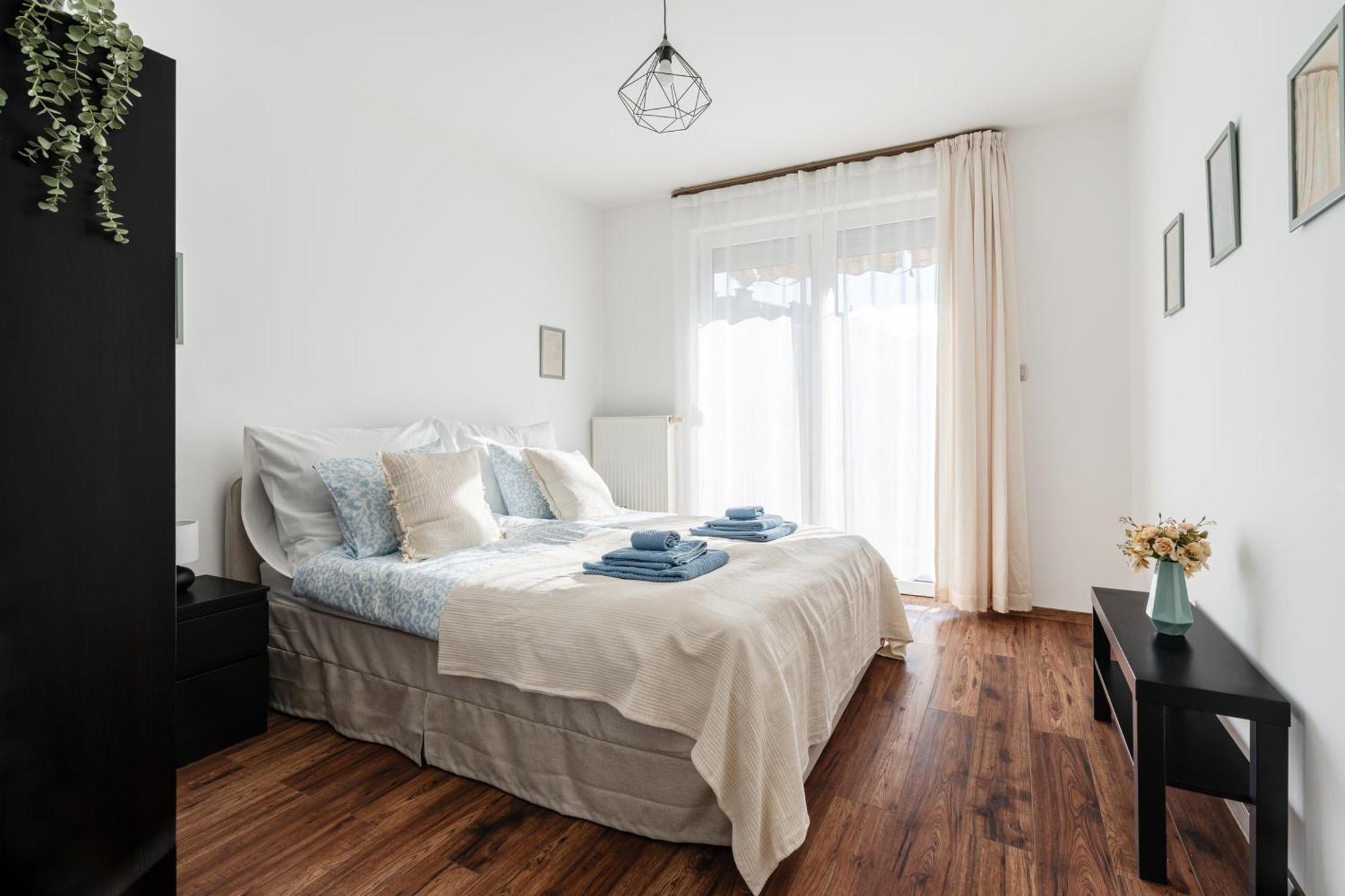 Apartment Molly's - 2 Bdrms, Terrace, Parking