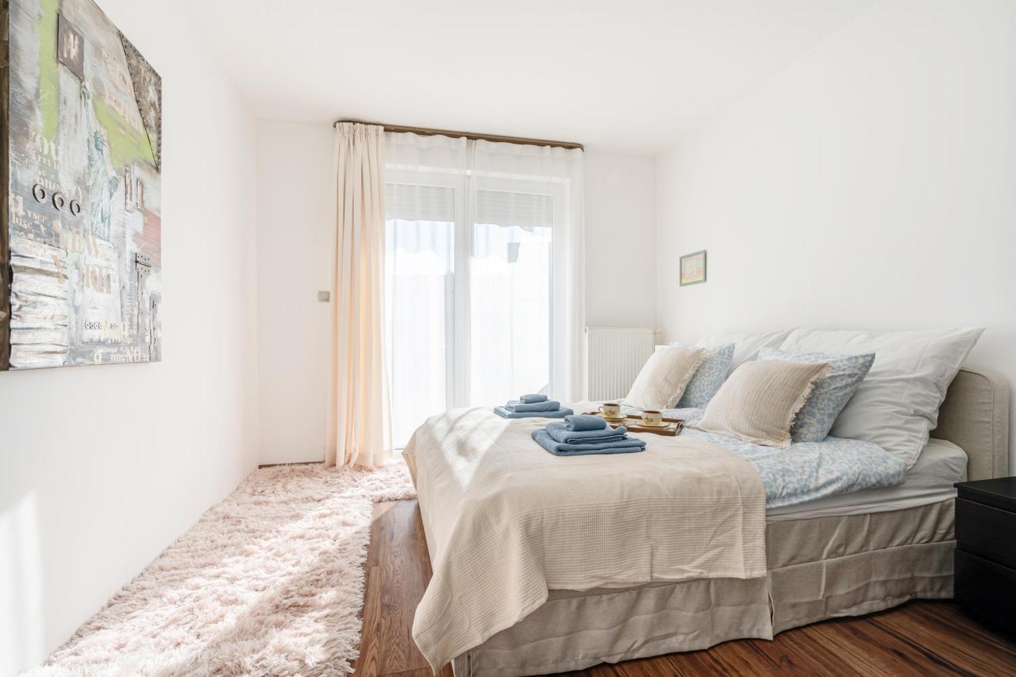 Apartment Molly's - 2 Bdrms, Terrace, Parking *
