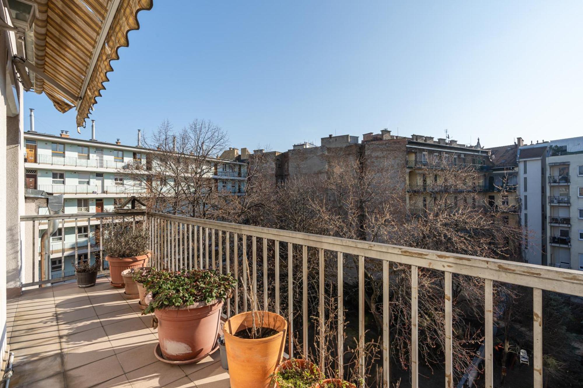 Molly's - 2 Bdrms, Terrace, Parking