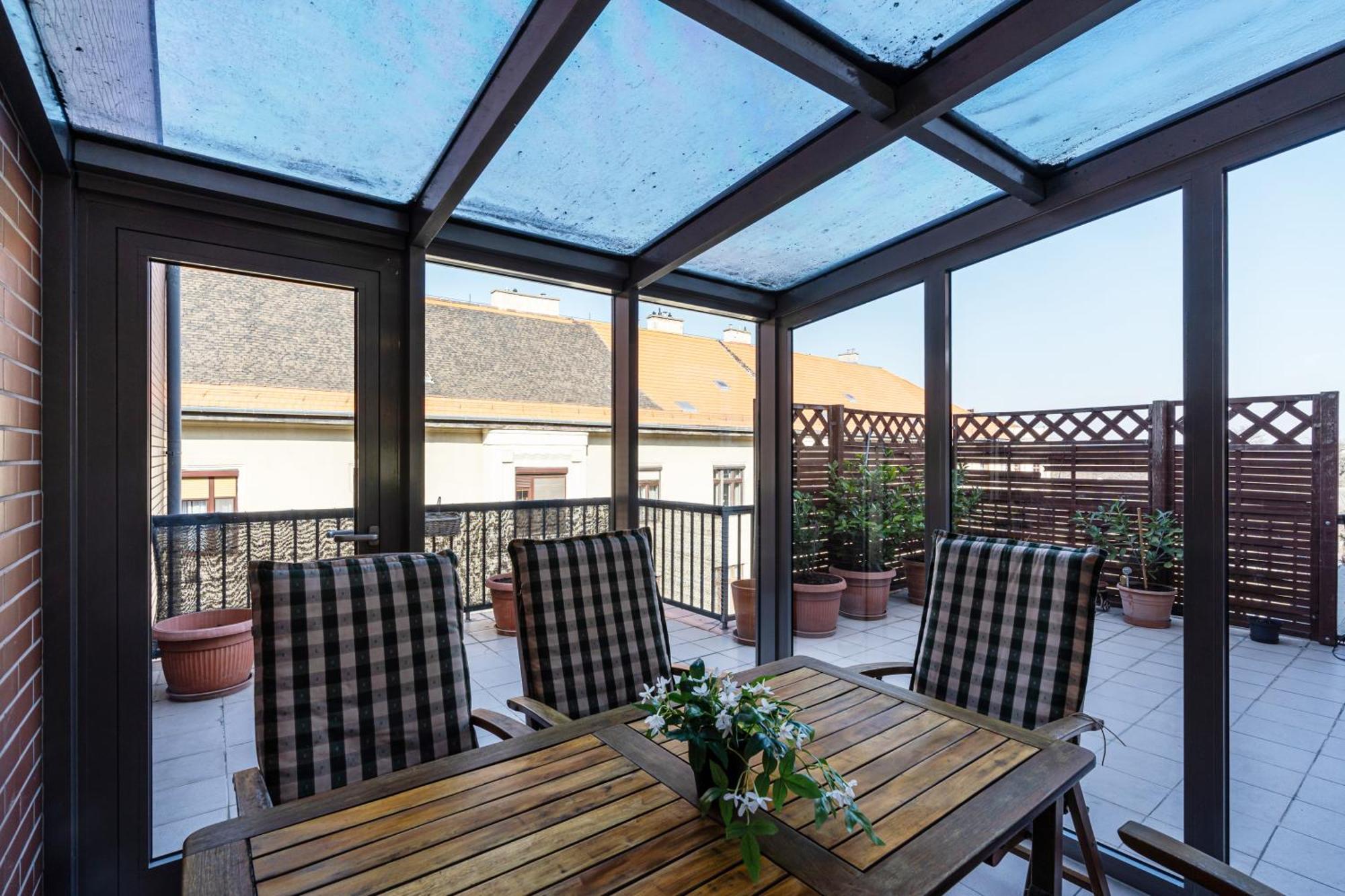 Molly's - 2 Bdrms, Terrace, Parking * Budapest